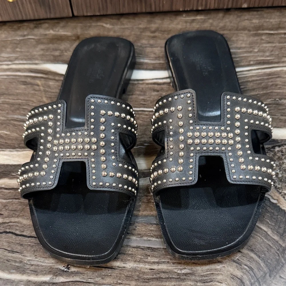 🖤 Hermes Studded Black Leather Orans 🖤 - Picture 10 of 17